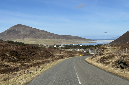 road down to the coast on isle of harris